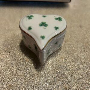 Lefton 2” white heart shaped trinket box with shamrocks
